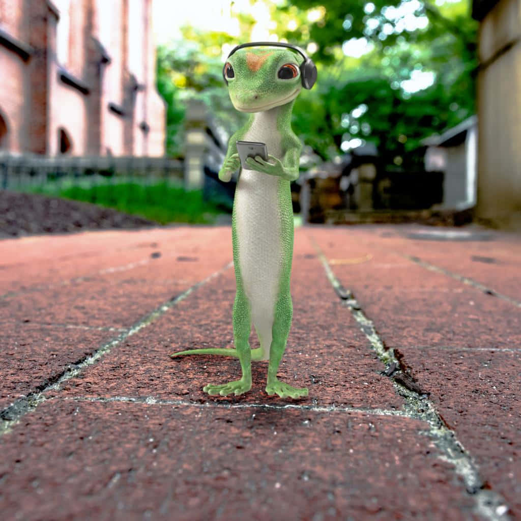 Geico Gecko With Phone Wallpaper