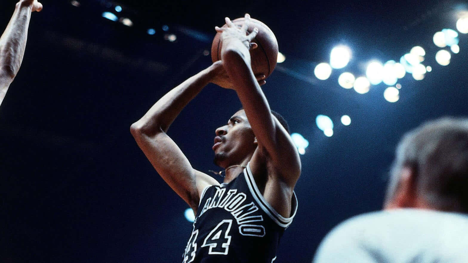 George Gervin Basketball Action Shot Wallpaper