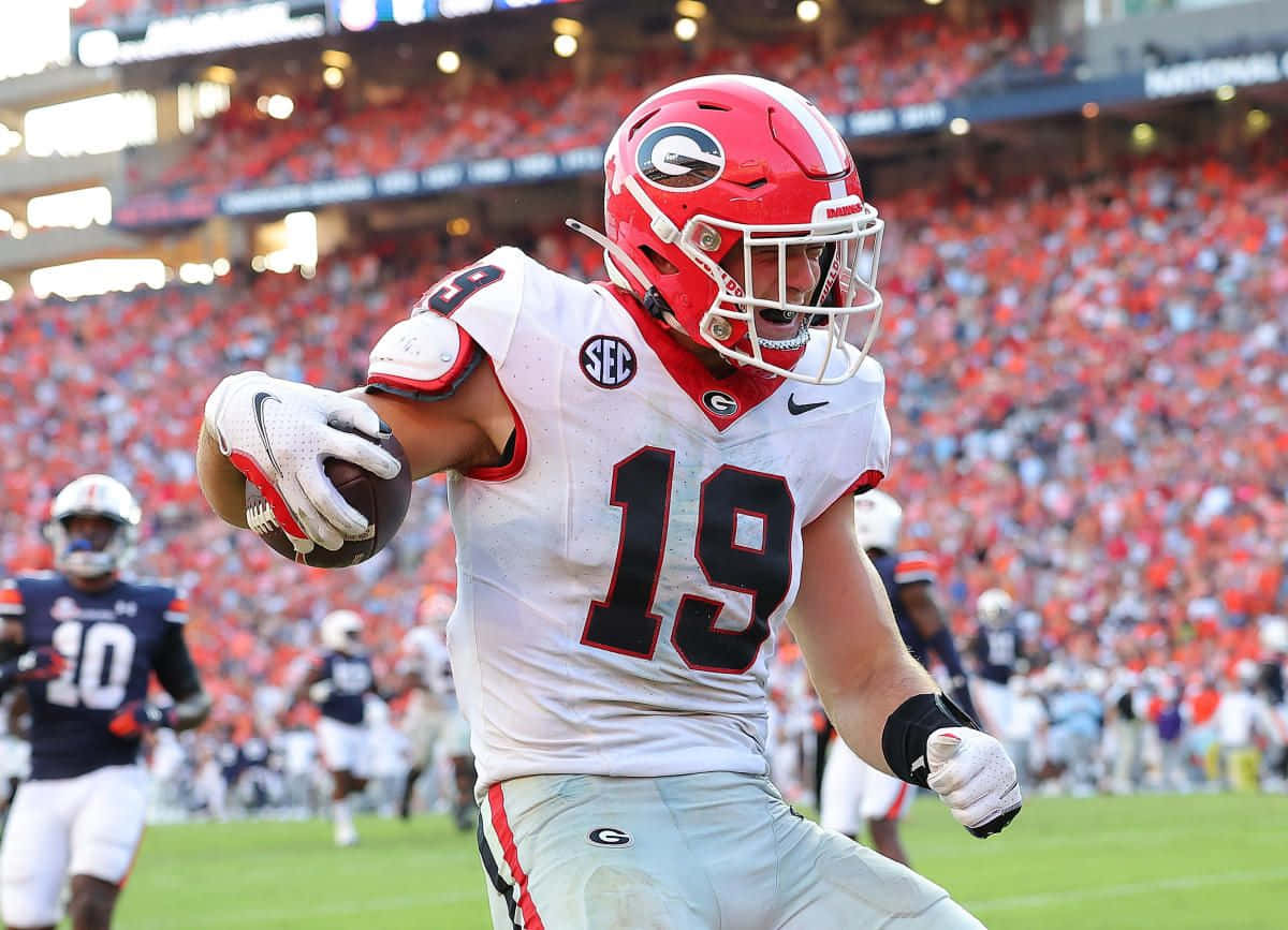 Georgia Bulldogs Player Running With Football19 Wallpaper