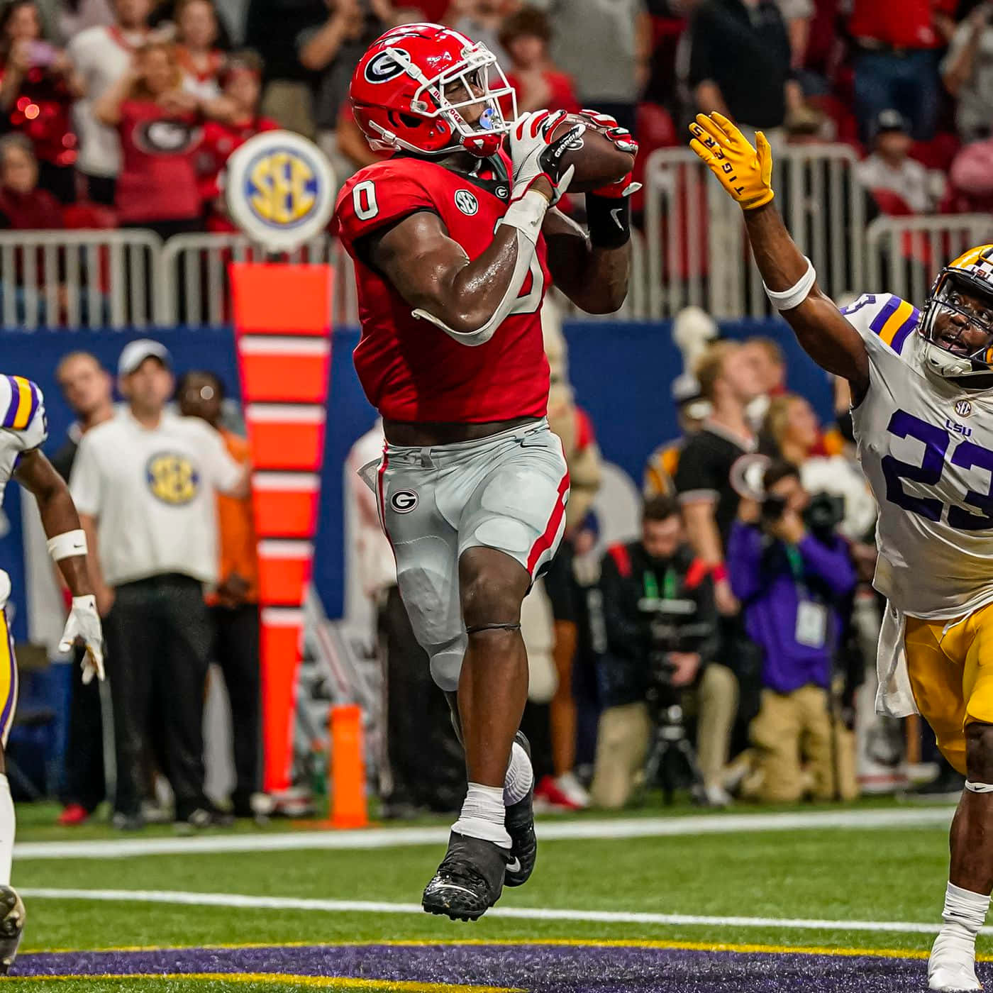 Georgia Football Player Catching Ball Wallpaper