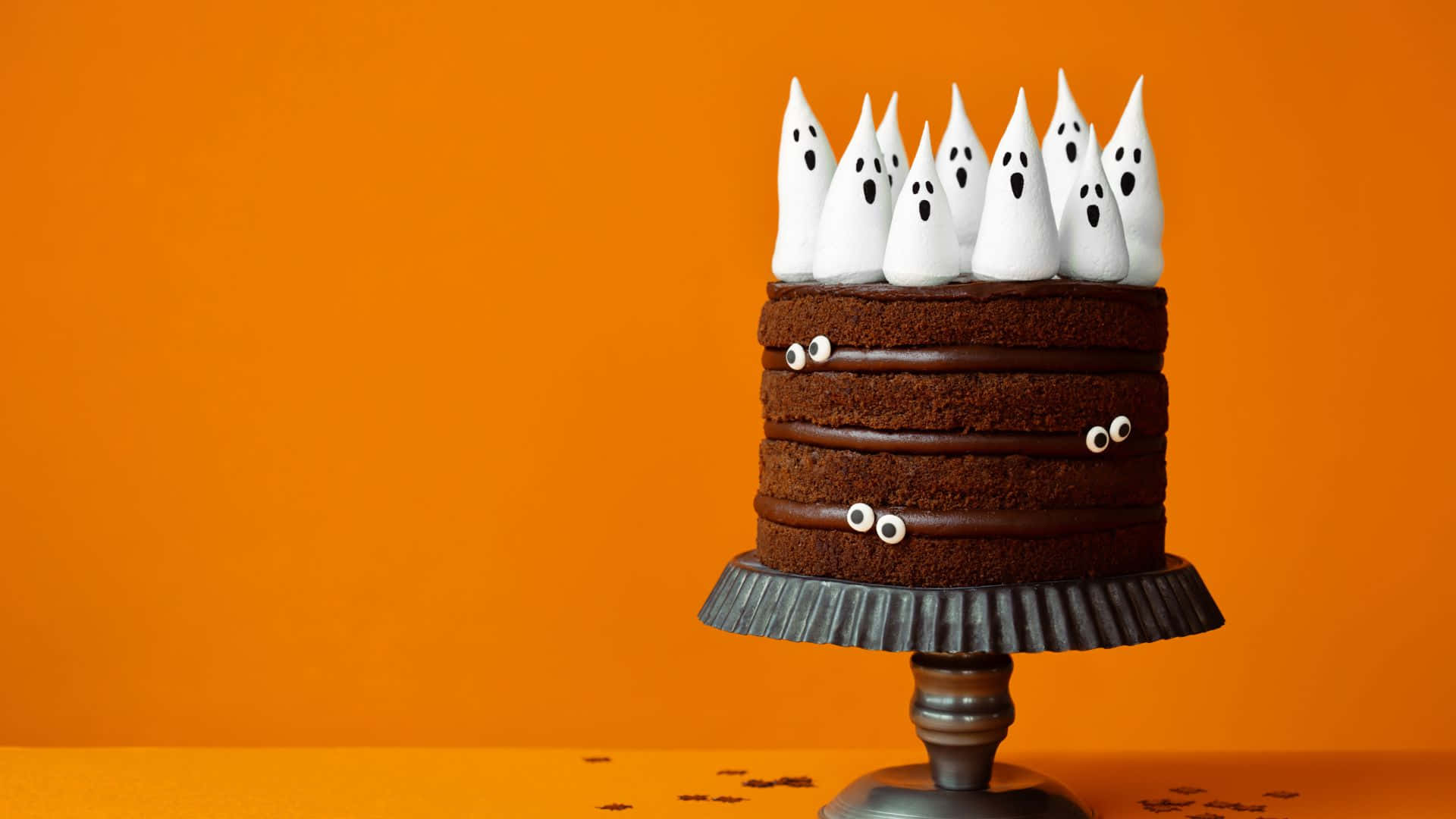 Get Into The Halloween Spirit With A Scary Themed Cake! Wallpaper