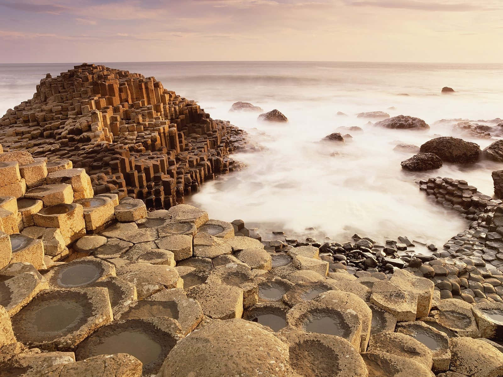 Giant's Causeway Pinkish Sky Wallpaper