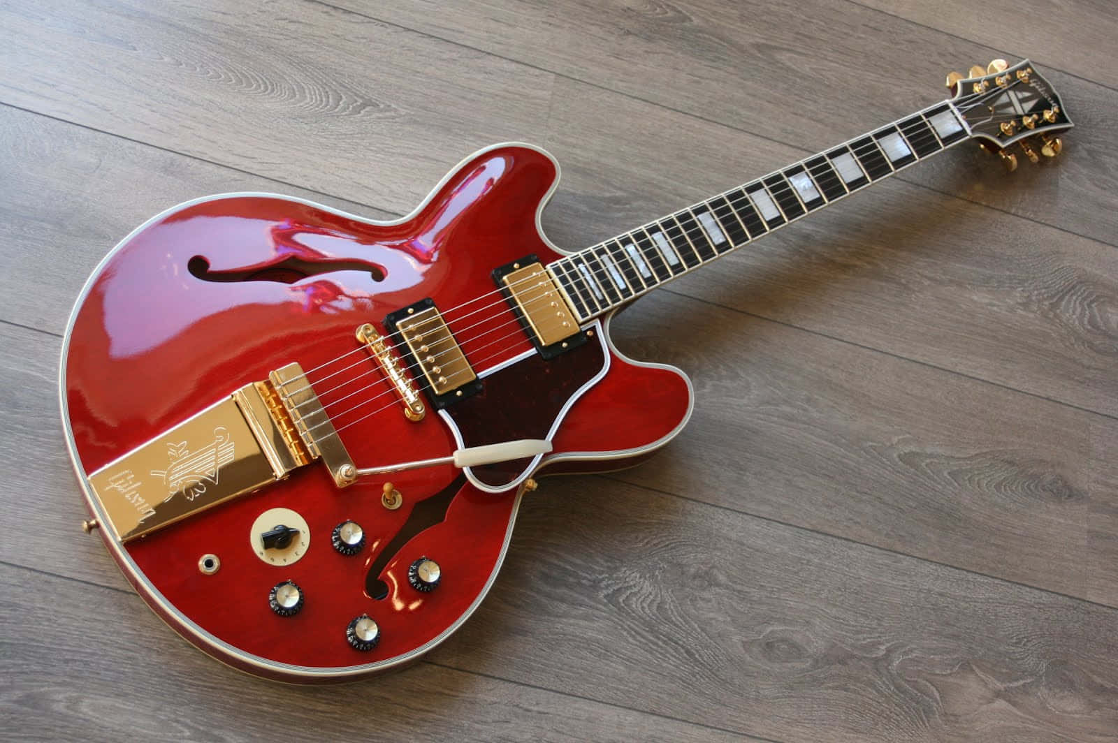 Gibson 335 On Wooden Tiled Floor Wallpaper