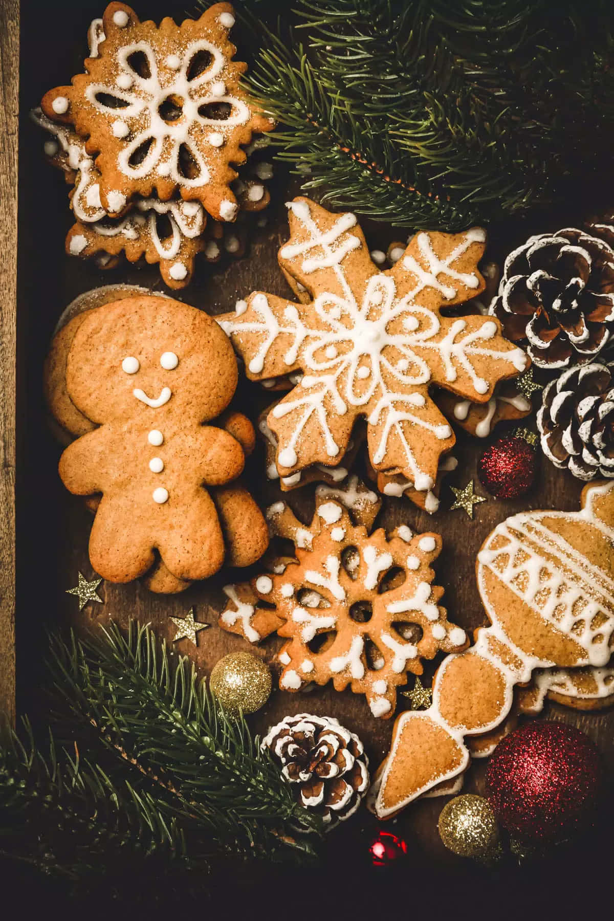 Gingerbread Cookies Holiday Decor Wallpaper