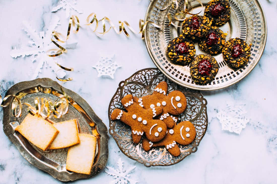 Gingerbread Cookies Holiday Treats Wallpaper