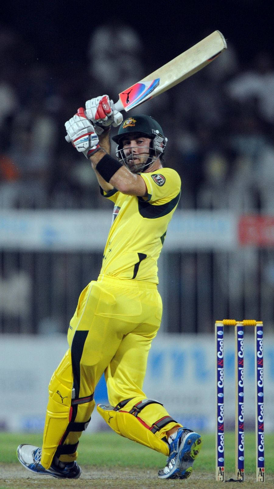 Glenn Maxwell Cool Cricket Player Wallpaper