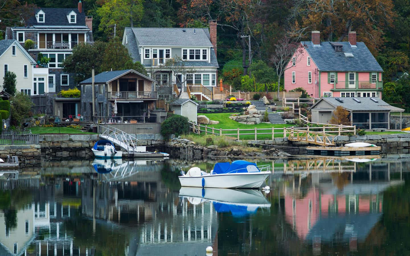 Gloucester Waterfront Homes Reflection Wallpaper