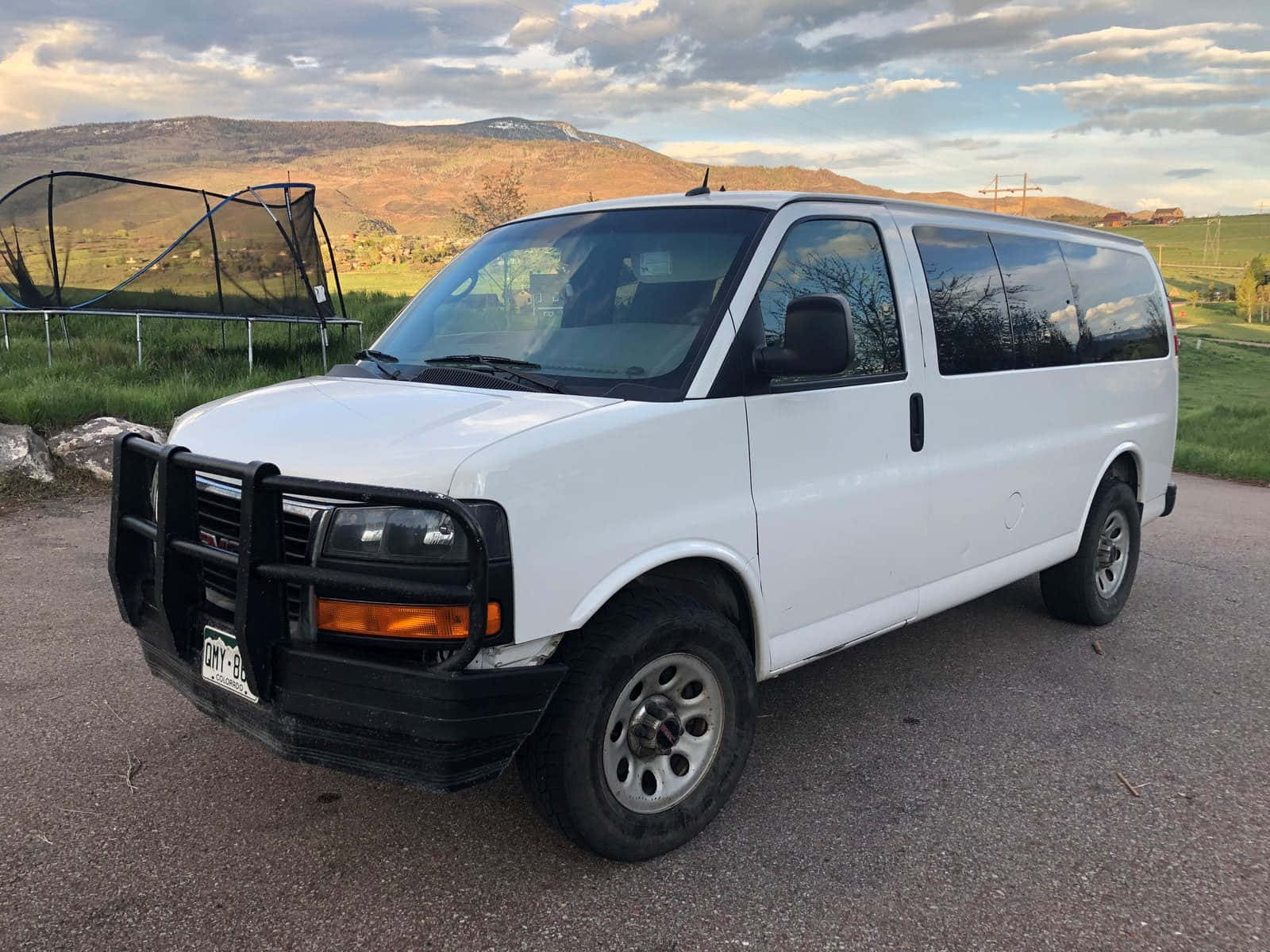 Gmc Savana: The Ultimate Work Van For Every Professional Wallpaper