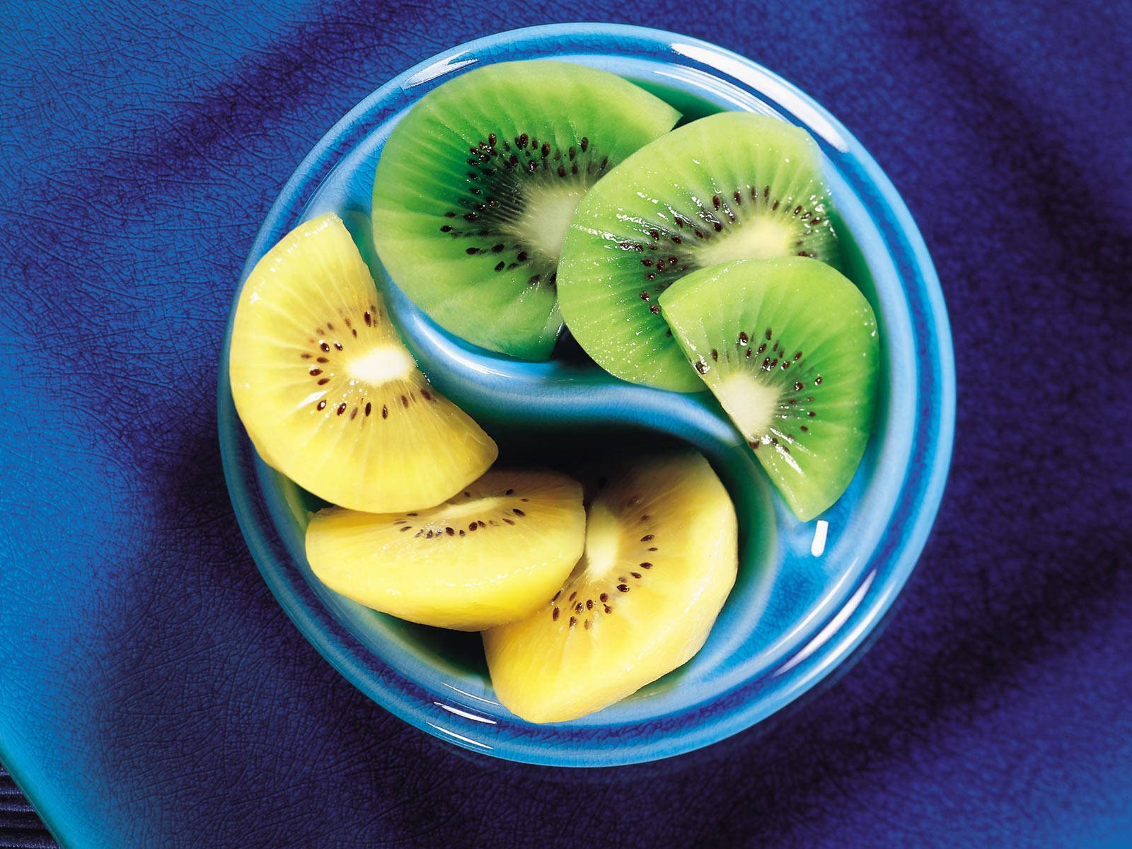 Golden Green Kiwi Yin Yang Bowl Wallpaper