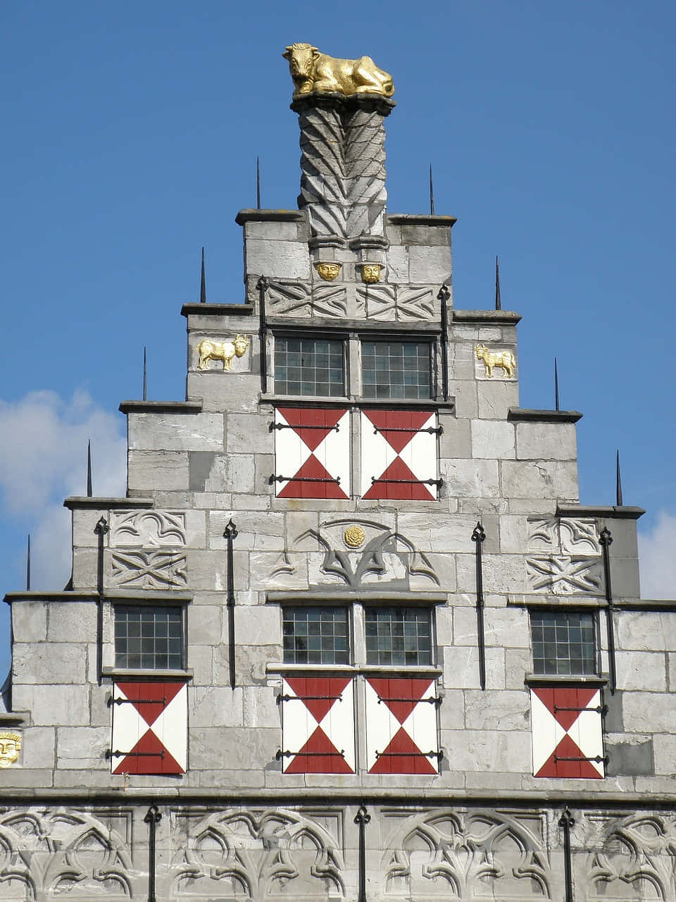 Golden Lion Top Dordrecht Town Hall Wallpaper