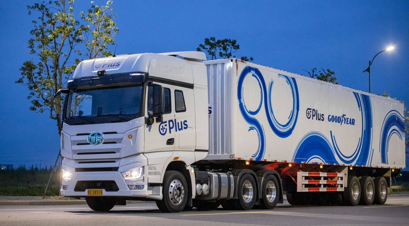 Goodyear’s Self-driving Truck On Highway Wallpaper