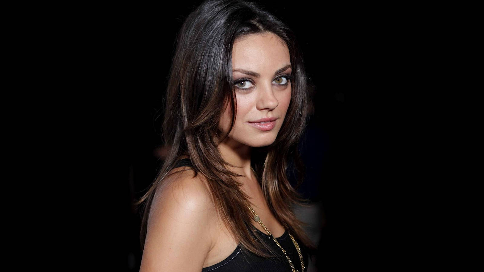 Gorgeous Mila Kunis In Black Wallpaper