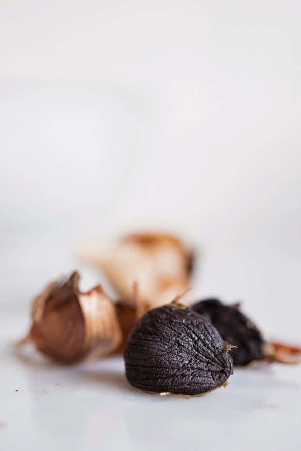 “gourmet Cooking Ingredient: Black Garlic” Wallpaper