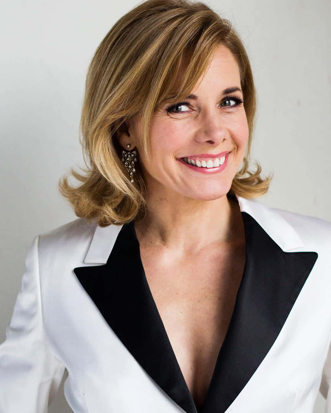 Graceful Elegance - A Portrait Of Darcey Bussell Wallpaper