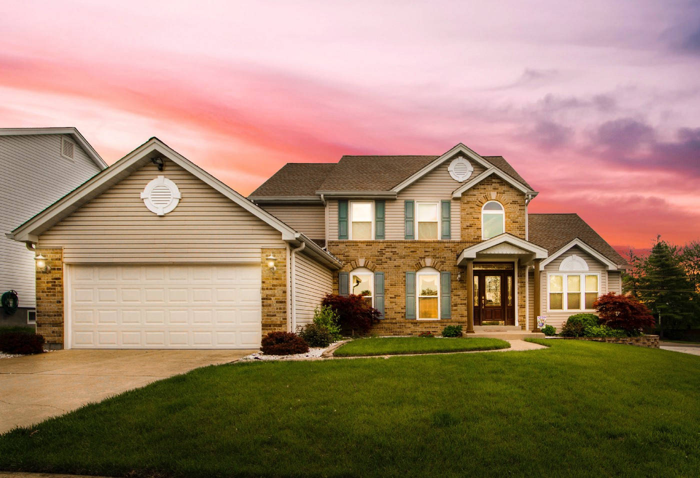 Grandeur Under A Pink Sky Wallpaper