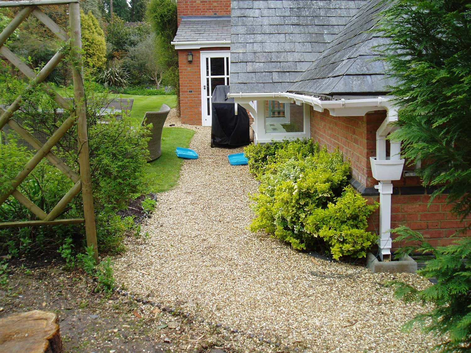 Gravel Path Victorian Style Garden Wallpaper