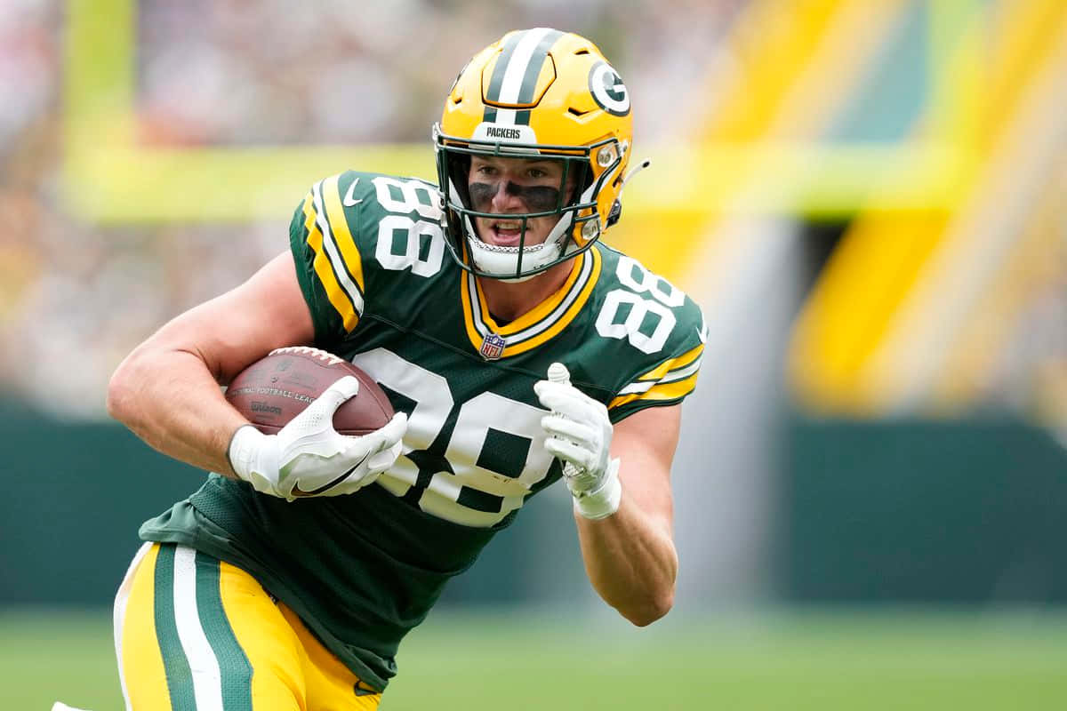 Green Bay Packers Football Player Running With Ball Wallpaper