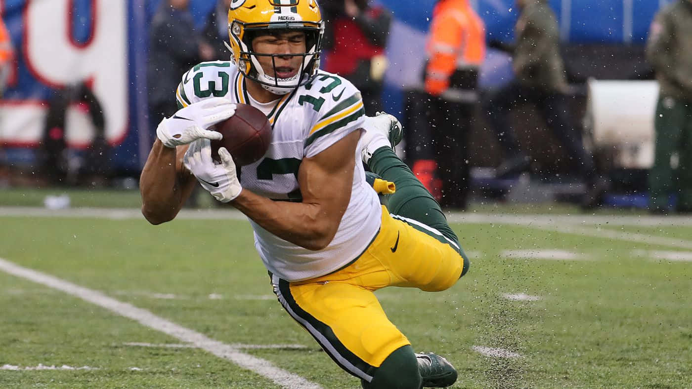 Green Bay Receiver Catchin Action Wallpaper