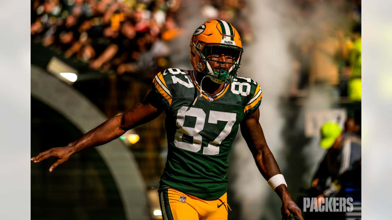 Green Bay Wide Receiver Action Shot Wallpaper