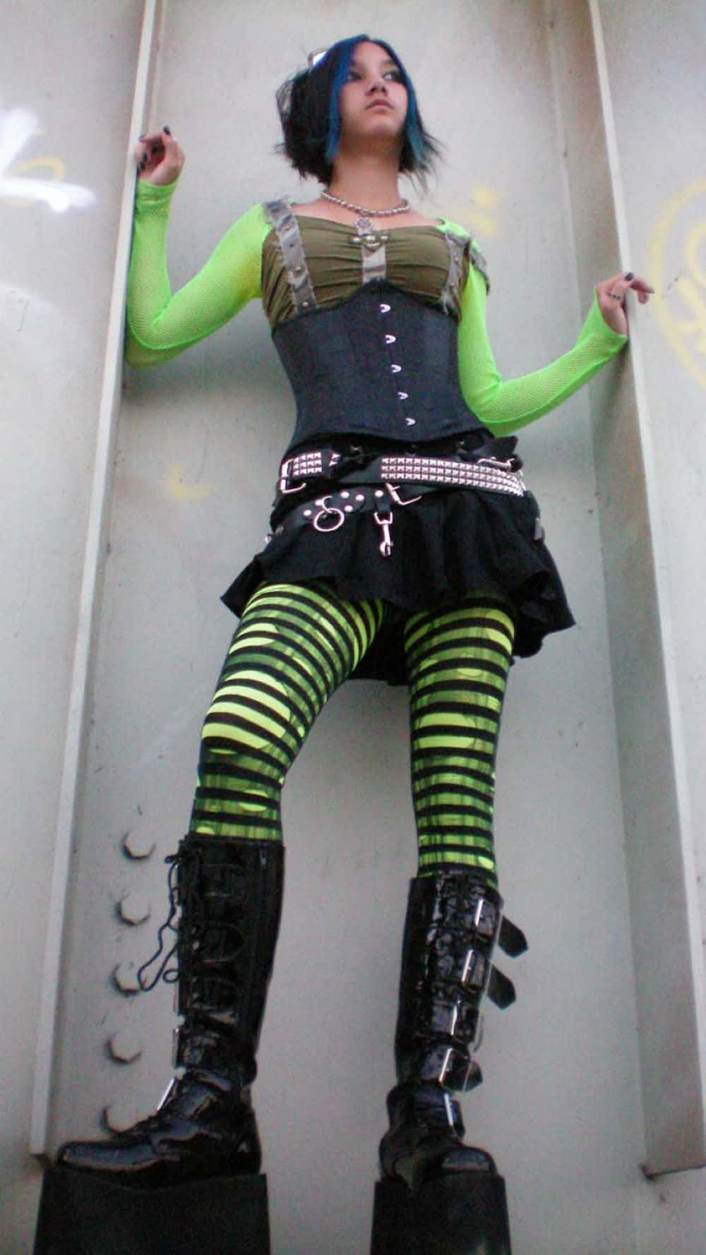 Green Goth Fashion Stance Wallpaper