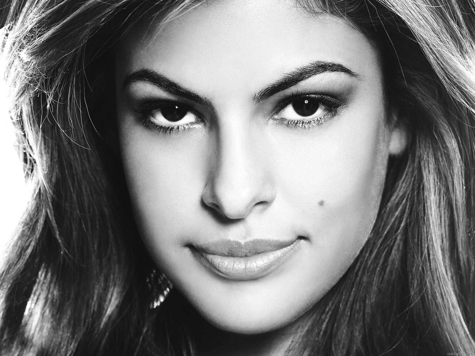 Greyscale Close Up Of Eva Mendes Wallpaper