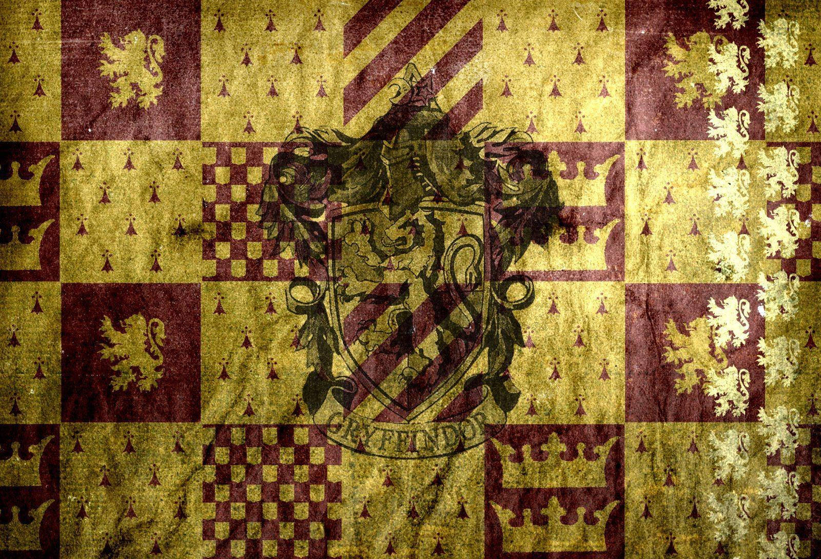 Gryffindor Crest Vintage Style Wallpaper