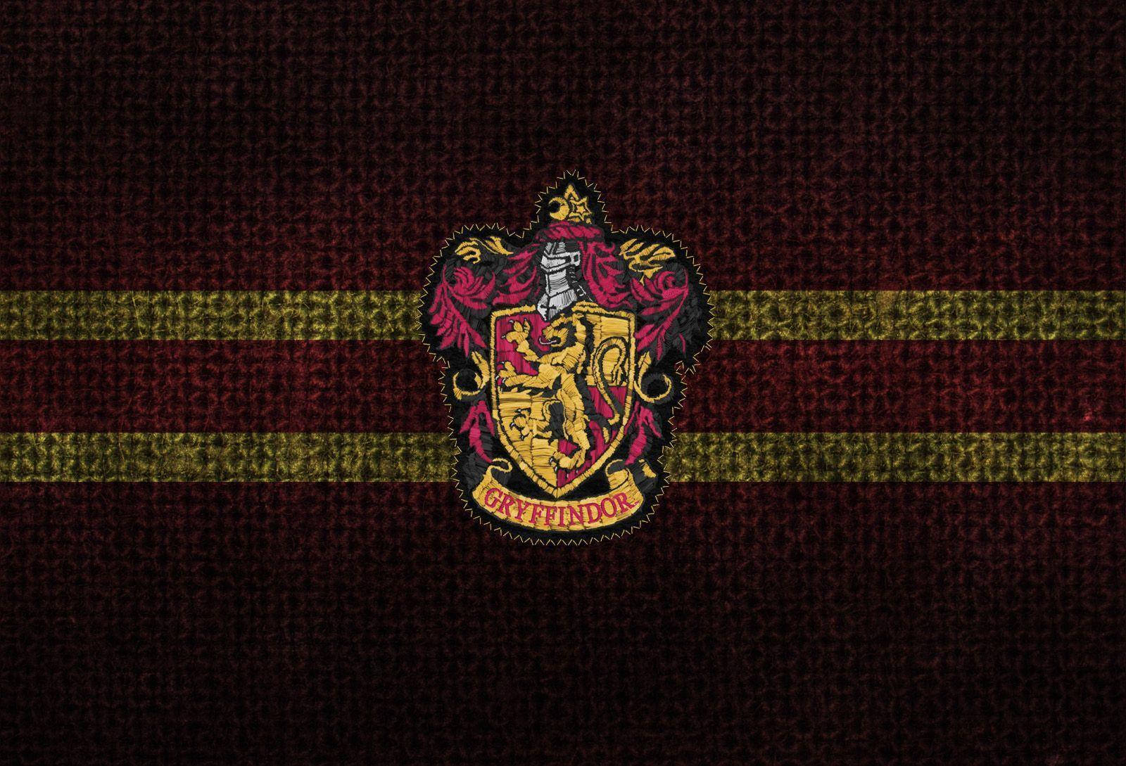 Gryffindor Creston Dark Background Wallpaper