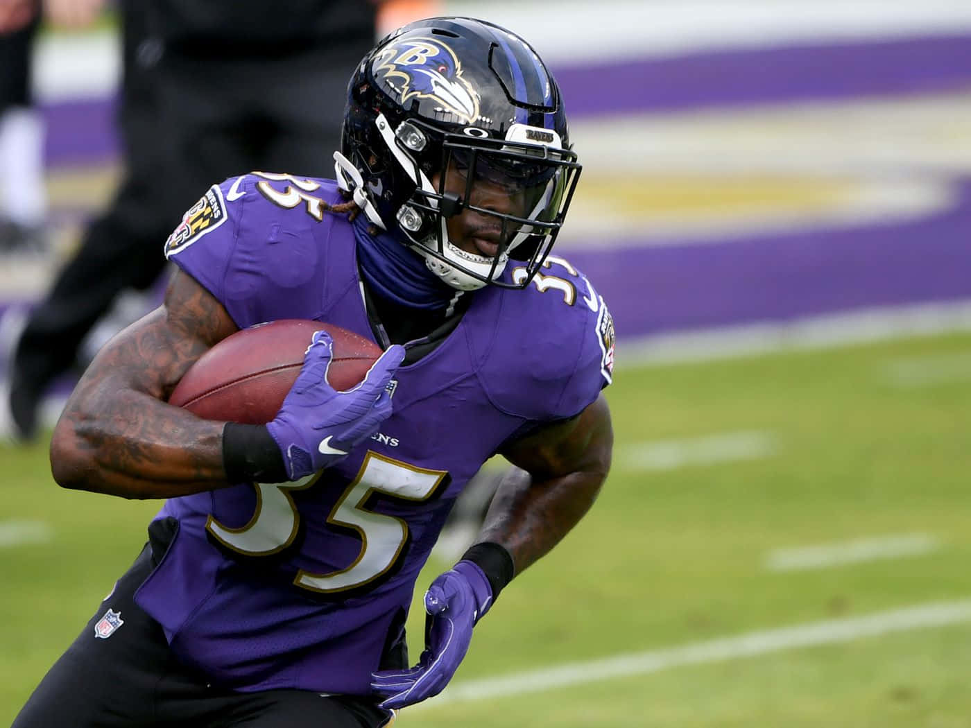 Gus Edwards Baltimore Ravens Running Back Wallpaper