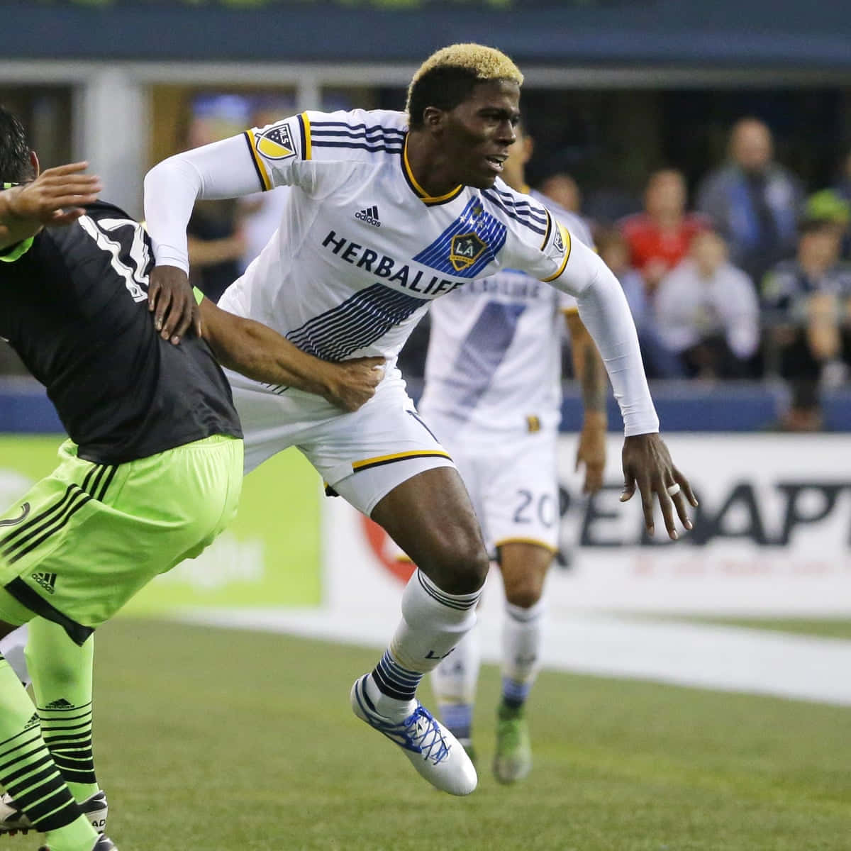 Gyasi Zardes Gets Blocked Wallpaper