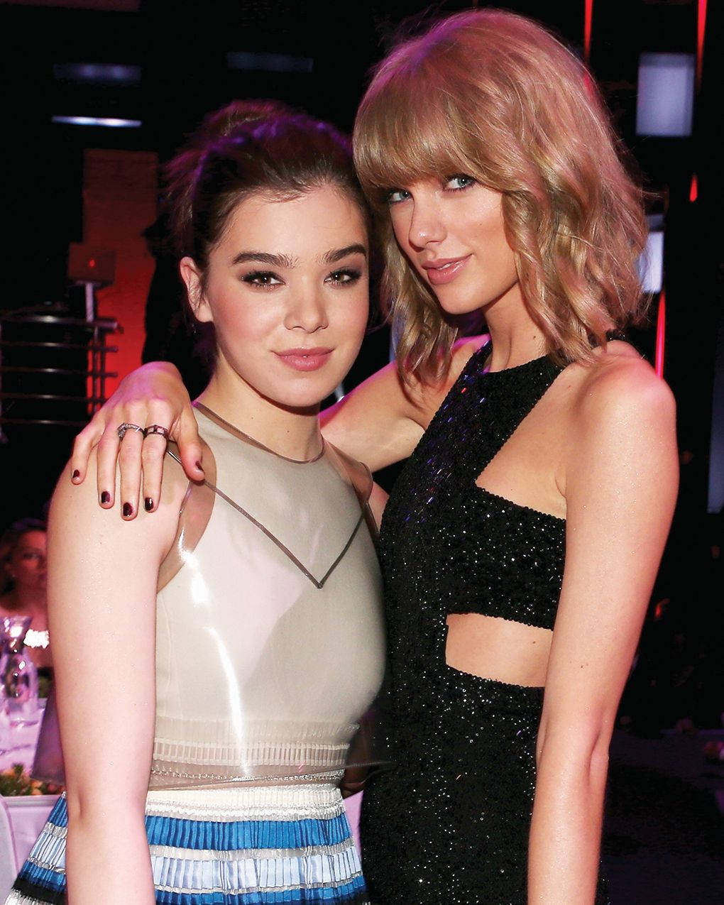 Hailee Steinfeld With Taylor Swift Wallpaper