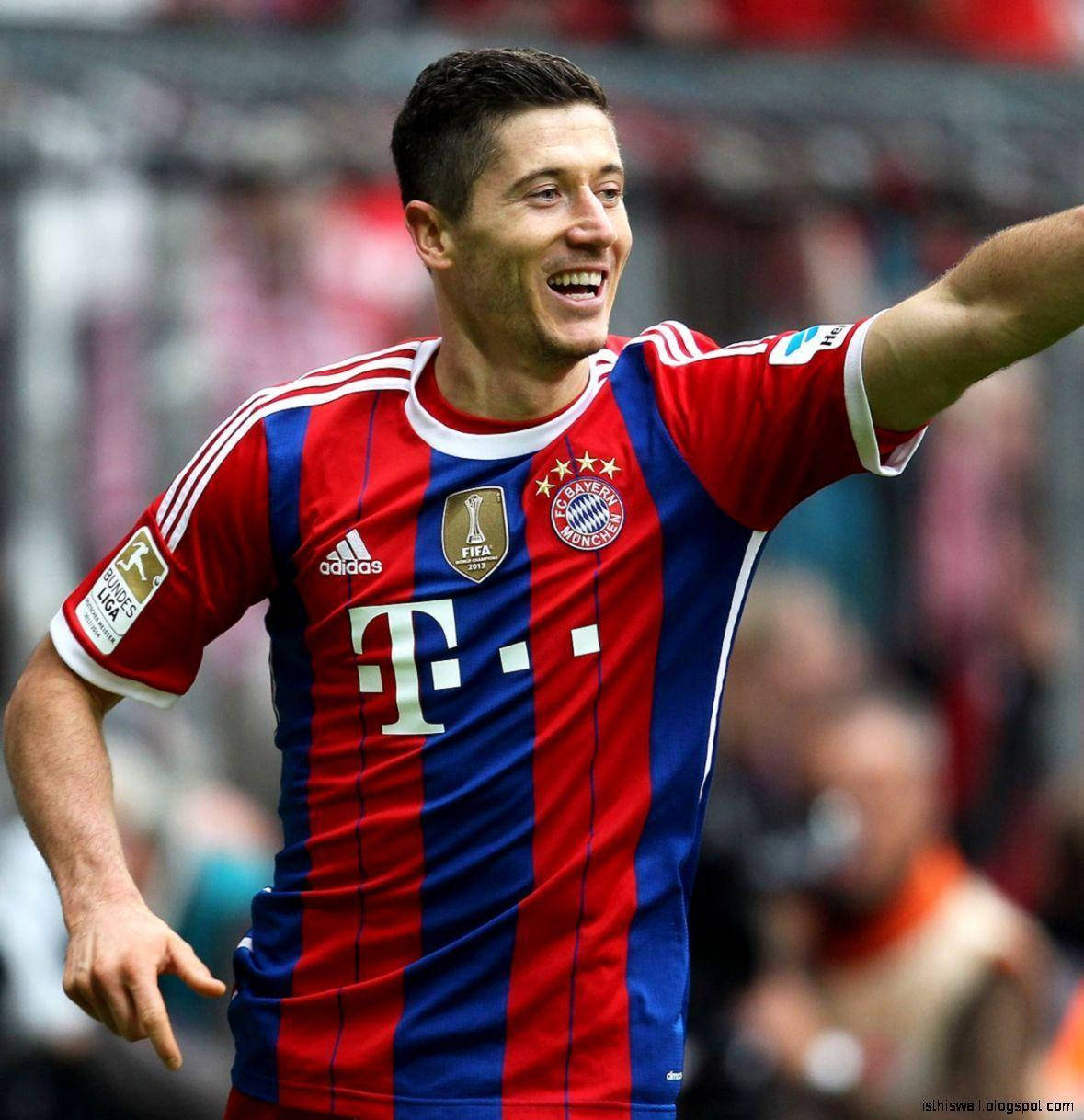 Handsome Athlete Robert Lewandowski Wallpaper