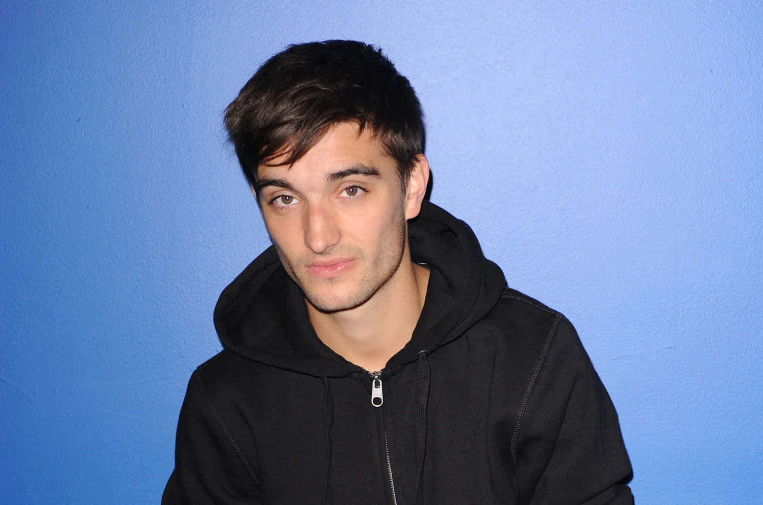 Handsome Tom Parker Striking A Pose Wallpaper