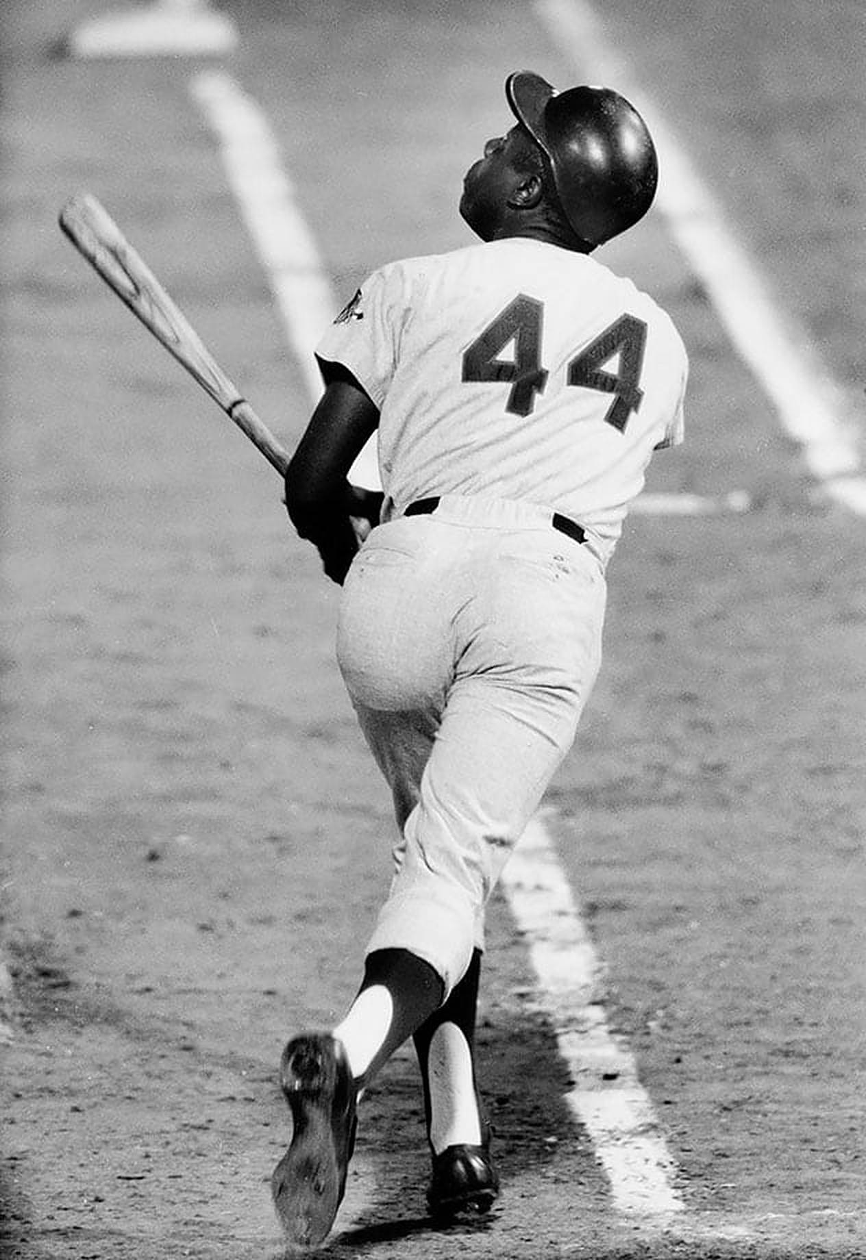 Hank Aaron Looking Up Wallpaper