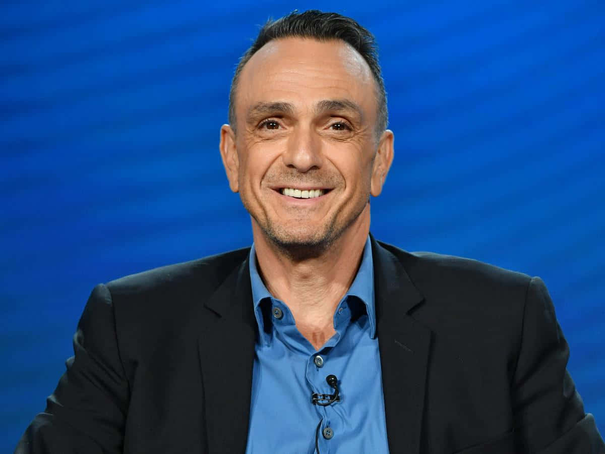 Hank Azaria – A Versatile Talent In Entertainment Wallpaper