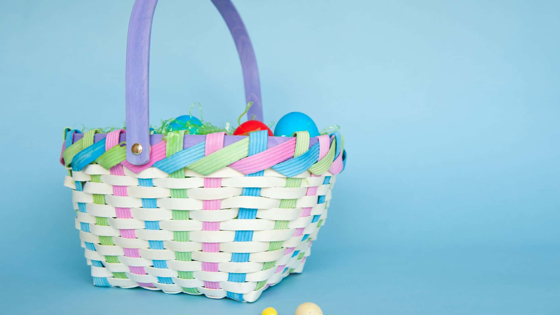 Have An Egg-cellent Easter With This Festive Easter Basket! Wallpaper