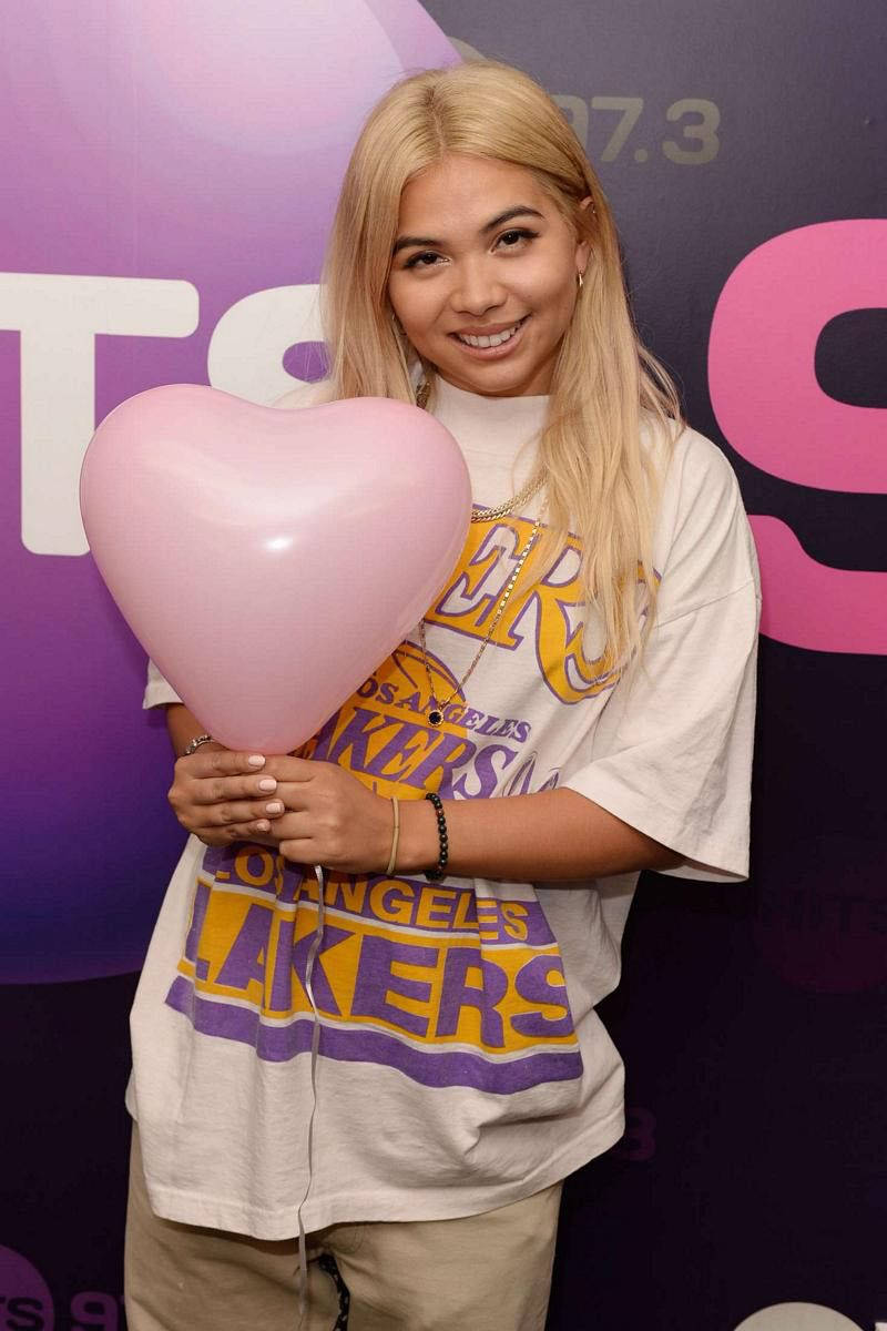 Hayley Kiyoko Heart Balloon Wallpaper