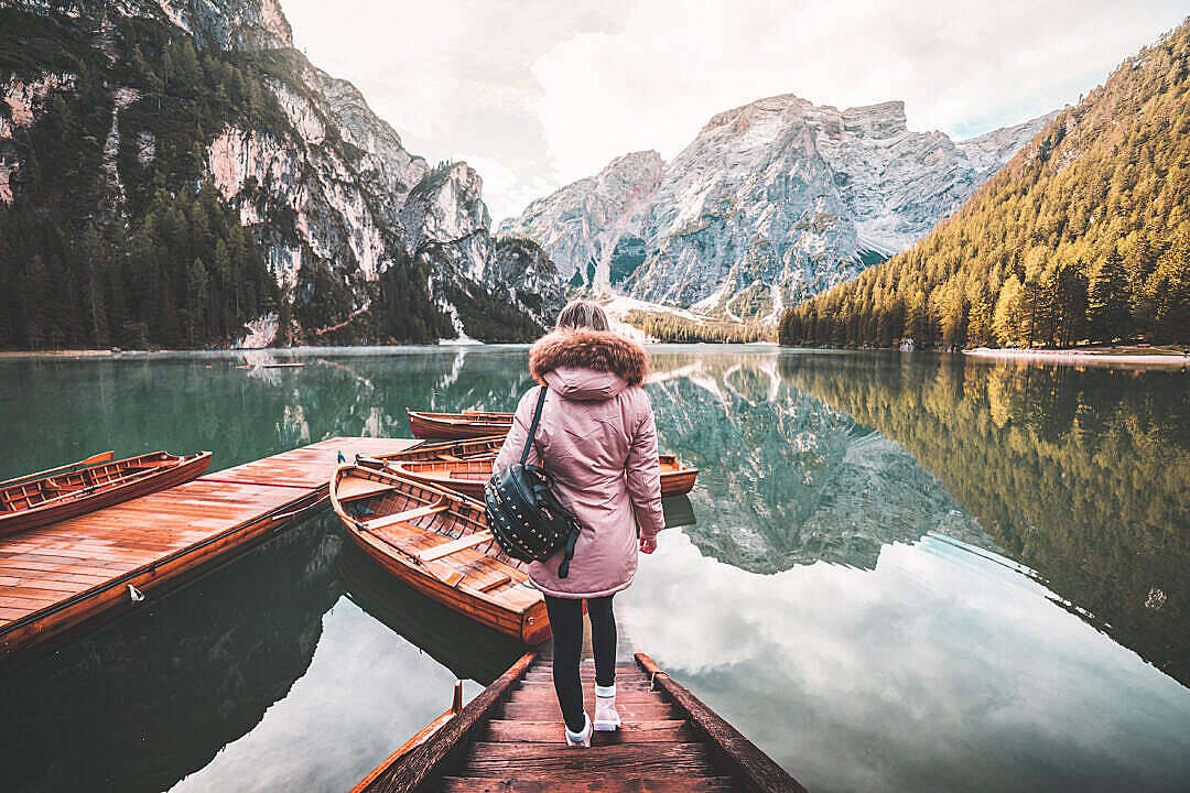 Hd Scenery Lady In Front Of Lake Wallpaper