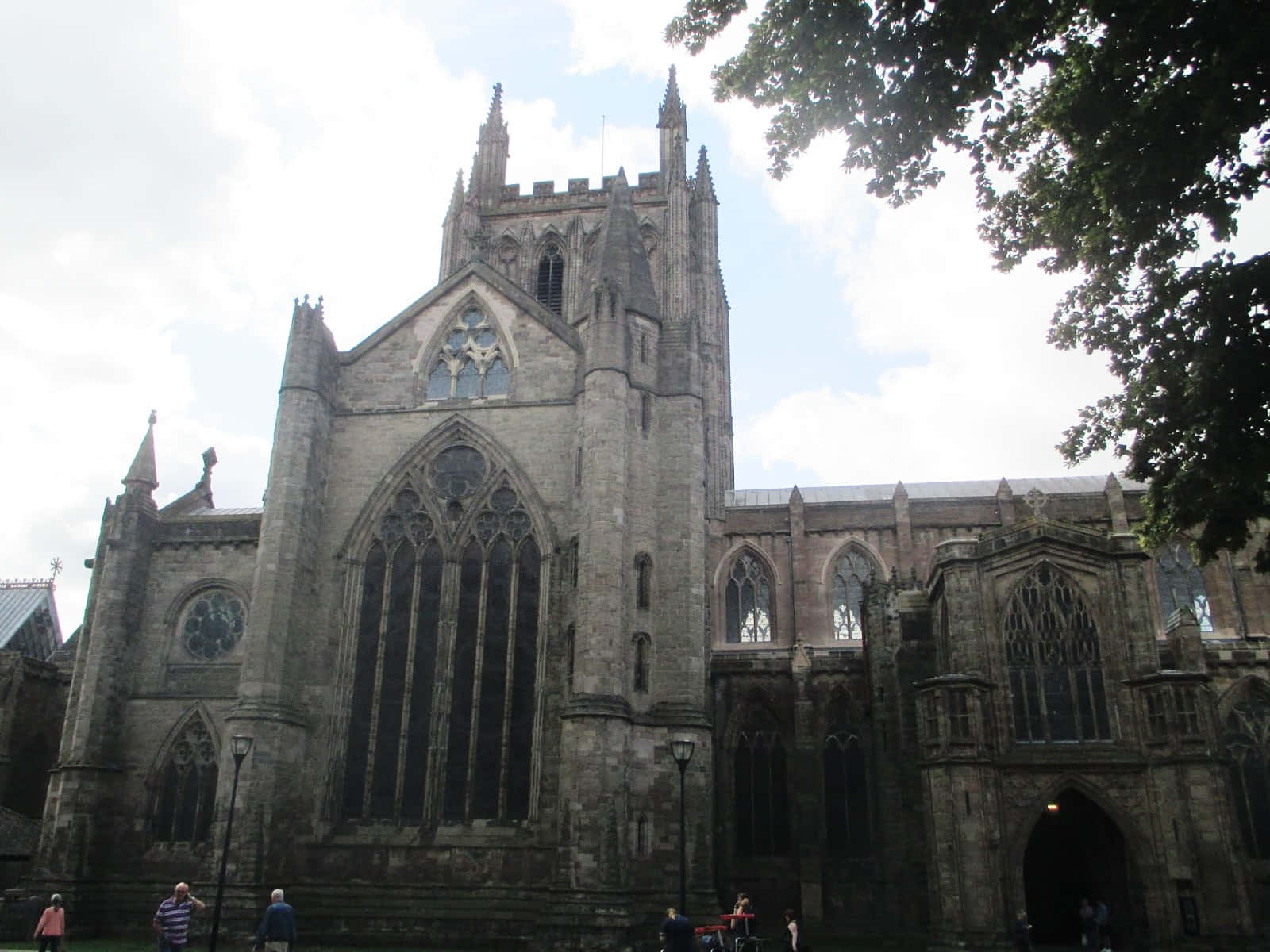 Hereford Cathedral Exterior Wallpaper