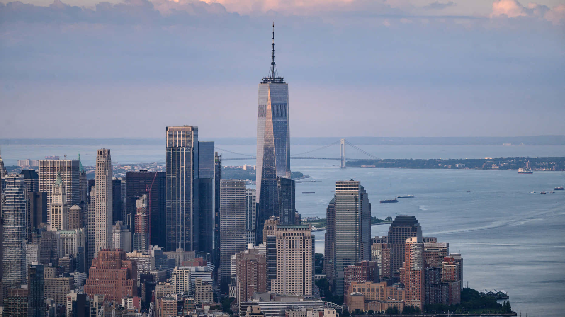 Highlighting The Bustling Nature Of Wall Street Wallpaper