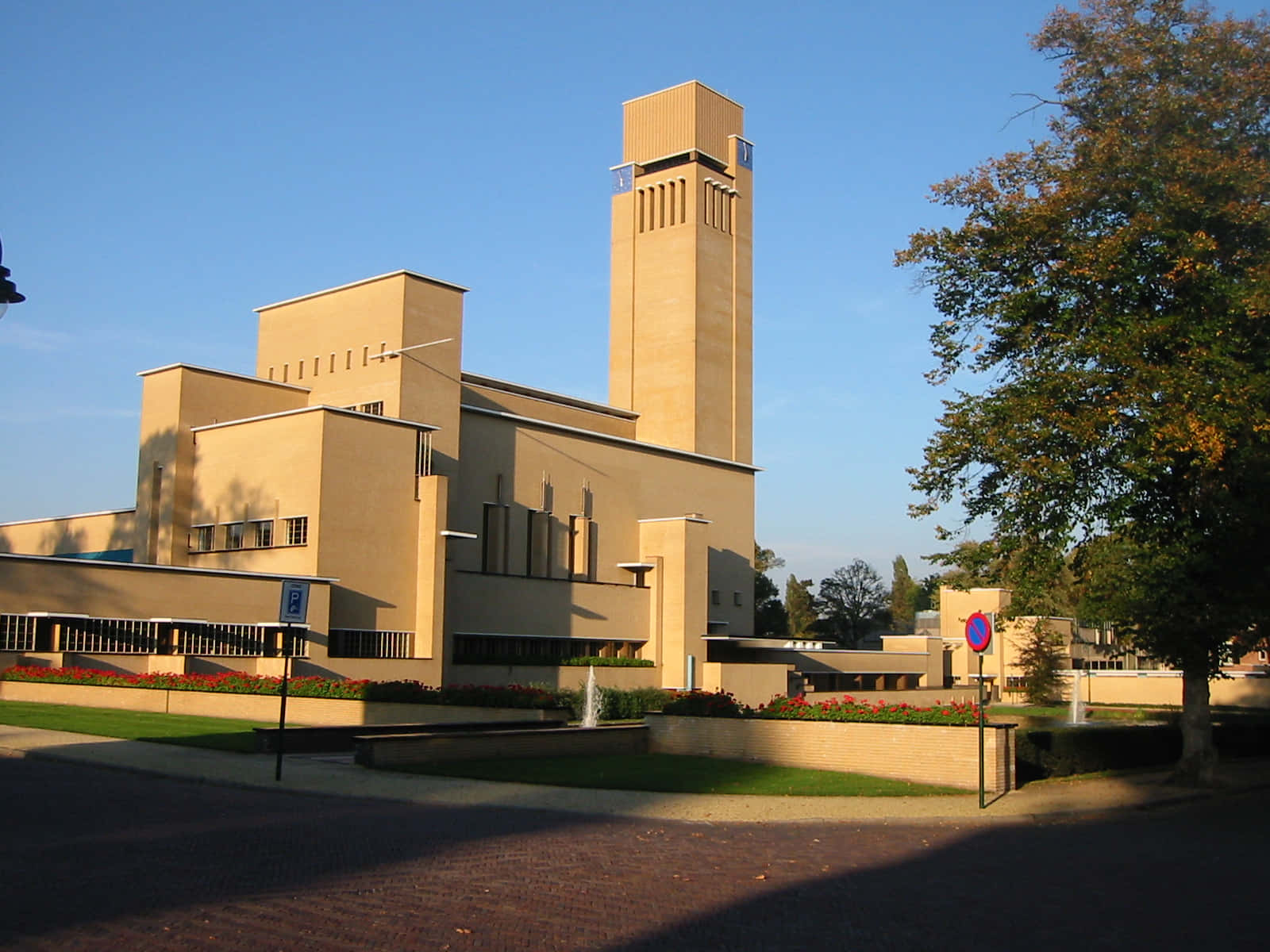 Hilversum Town Hall Architecture Wallpaper