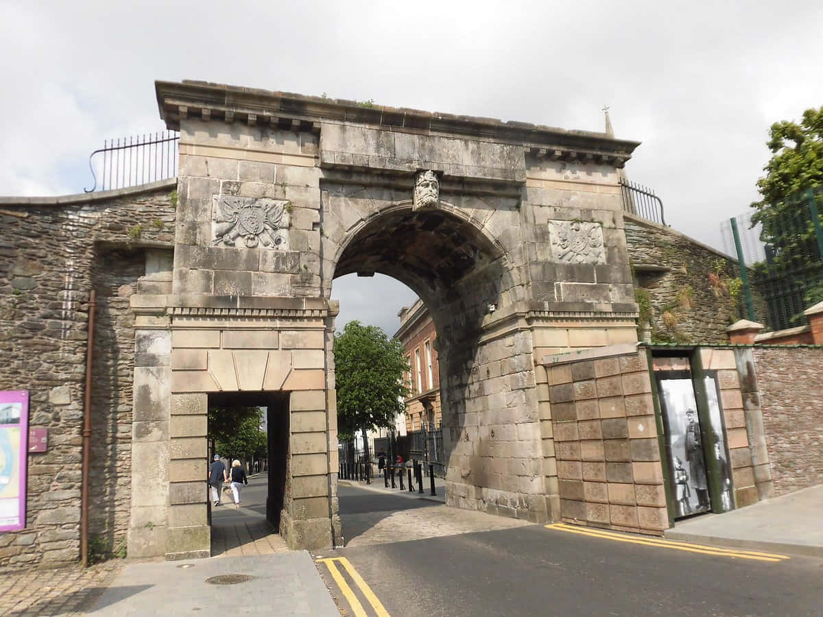 Historic Bishops Street Gate Londonderry Wallpaper