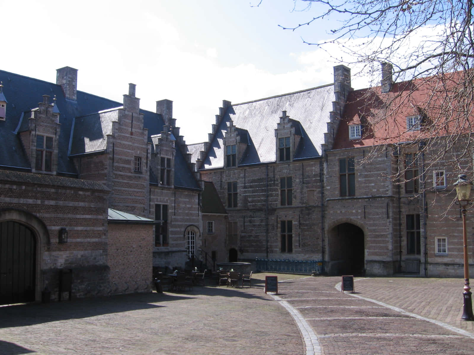 Historic Courtyard Bergen Op Zoom Wallpaper