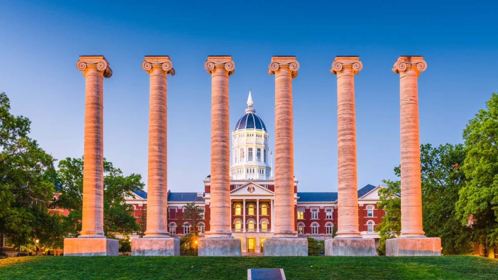 Historic University Columnsat Dusk Wallpaper