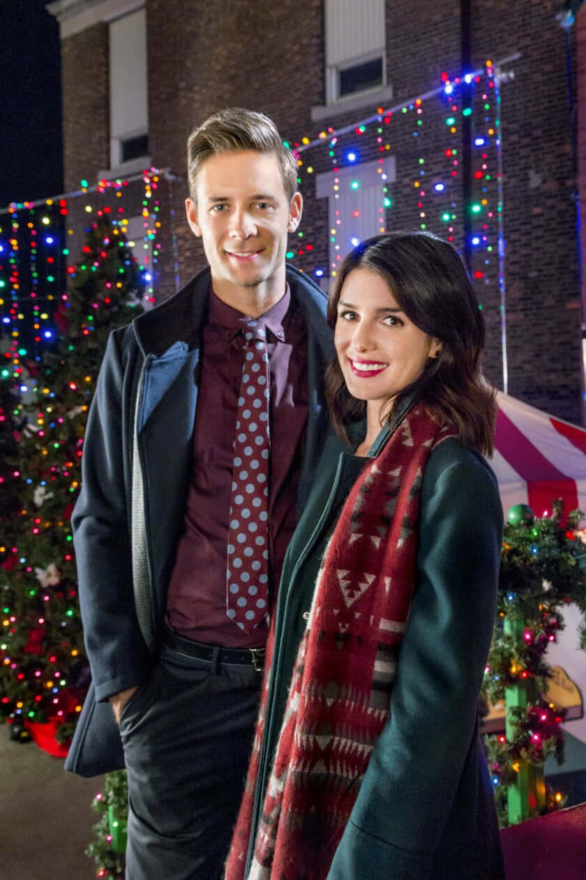 Holiday Movie Couple Christmas Lights Backdrop Wallpaper