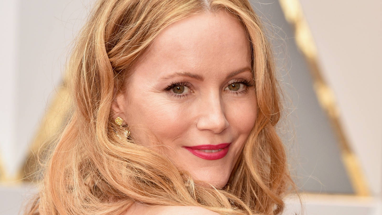 Hollywood Star Leslie Mann's Stunning Close-up Portrait Wallpaper