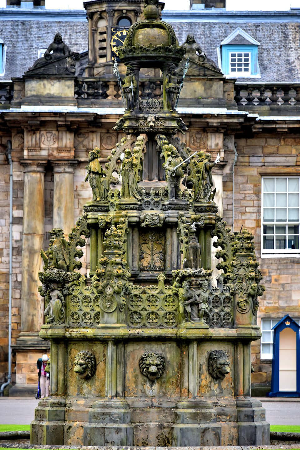 Holyrood Palace Forecourt Fountain Wallpaper