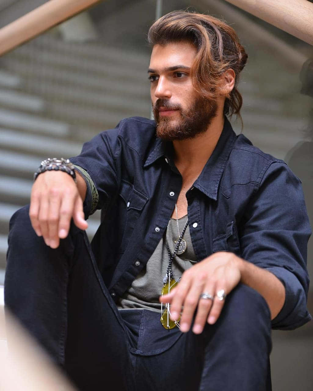 Hombres Guapos Can Yaman Sitting Wallpaper