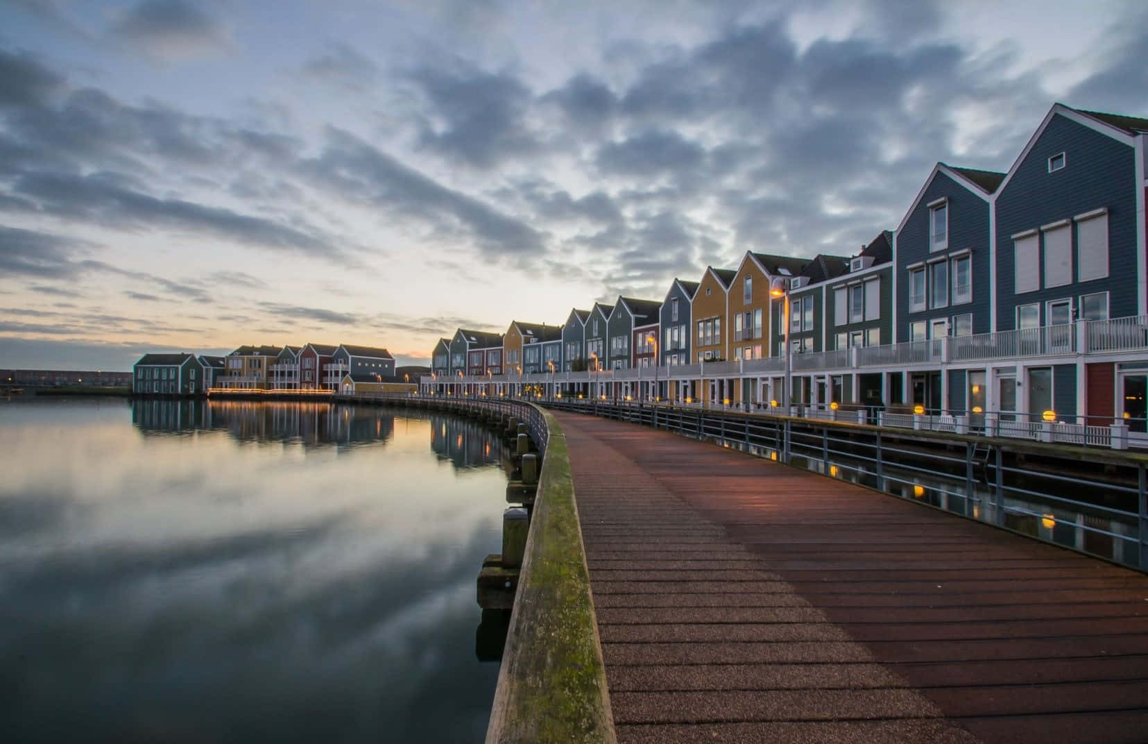 Houten Waterfront Houses Dusk Wallpaper