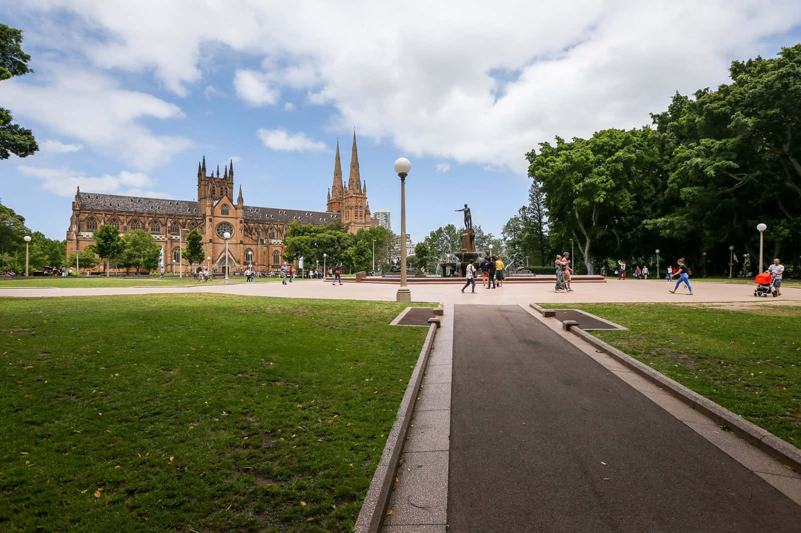 Hyde Park Sydneywith Historic Cathedral Wallpaper