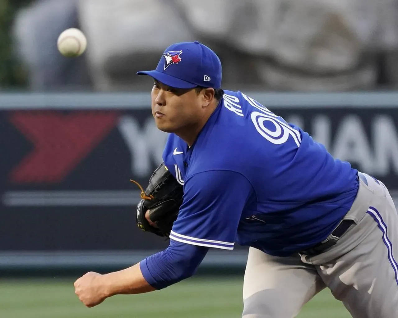 Hyun Jin Ryu Pitching During Game Wallpaper